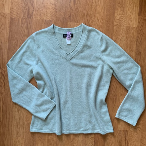 Vintage Sweaters - Vintage Blue Pastel V-neck Cashmere Sweater